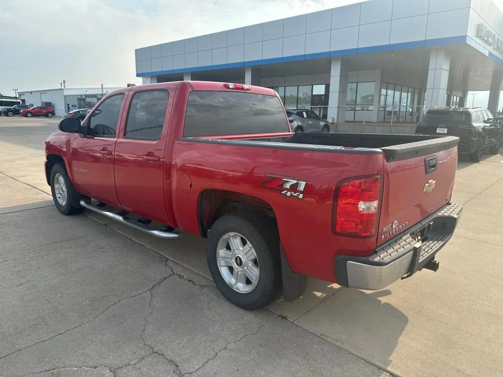 Used 2011 Red Chevrolet LT image 24