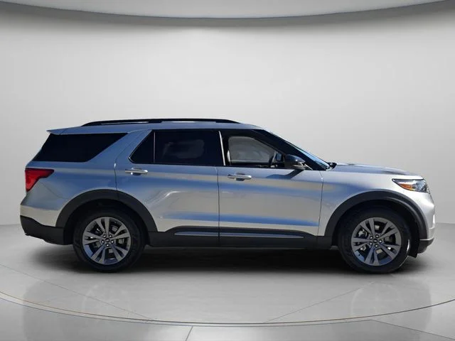 Used 2023 Silver Ford XLT image 5