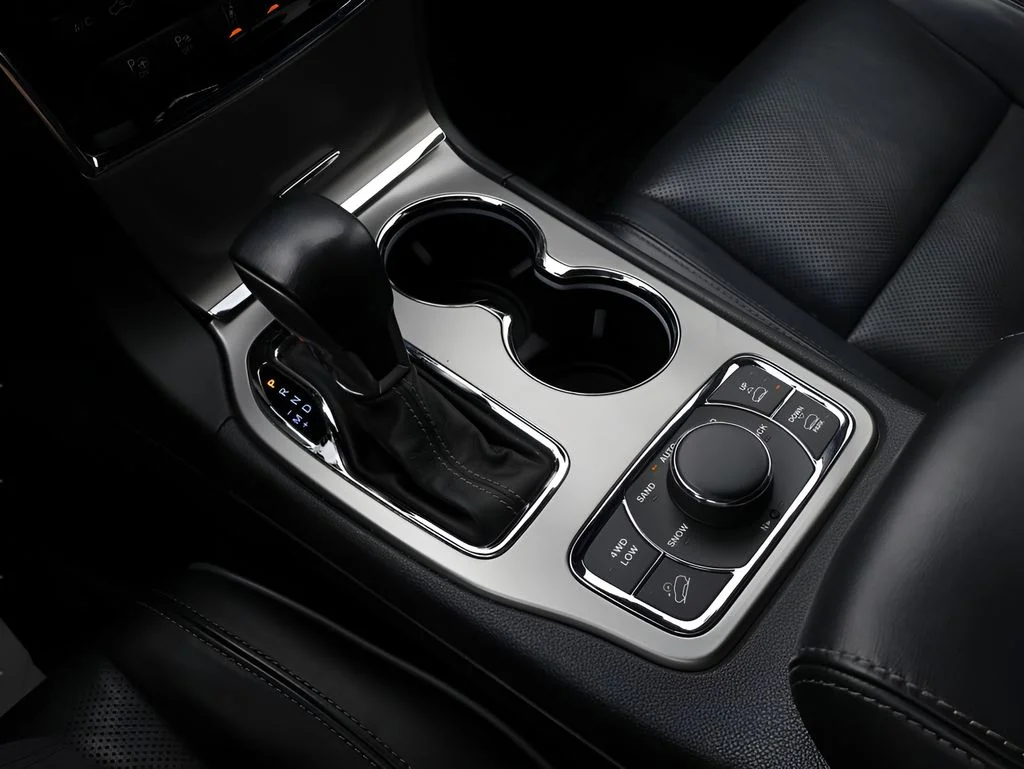 Used 2020 Blue Jeep Overland image 24