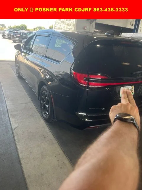 Used 2022 Black Chrysler Limited image 8