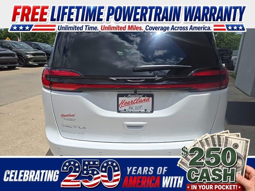 New 2027 Bright White Clear-Coat Exterior Paint Chrysler Select image 9