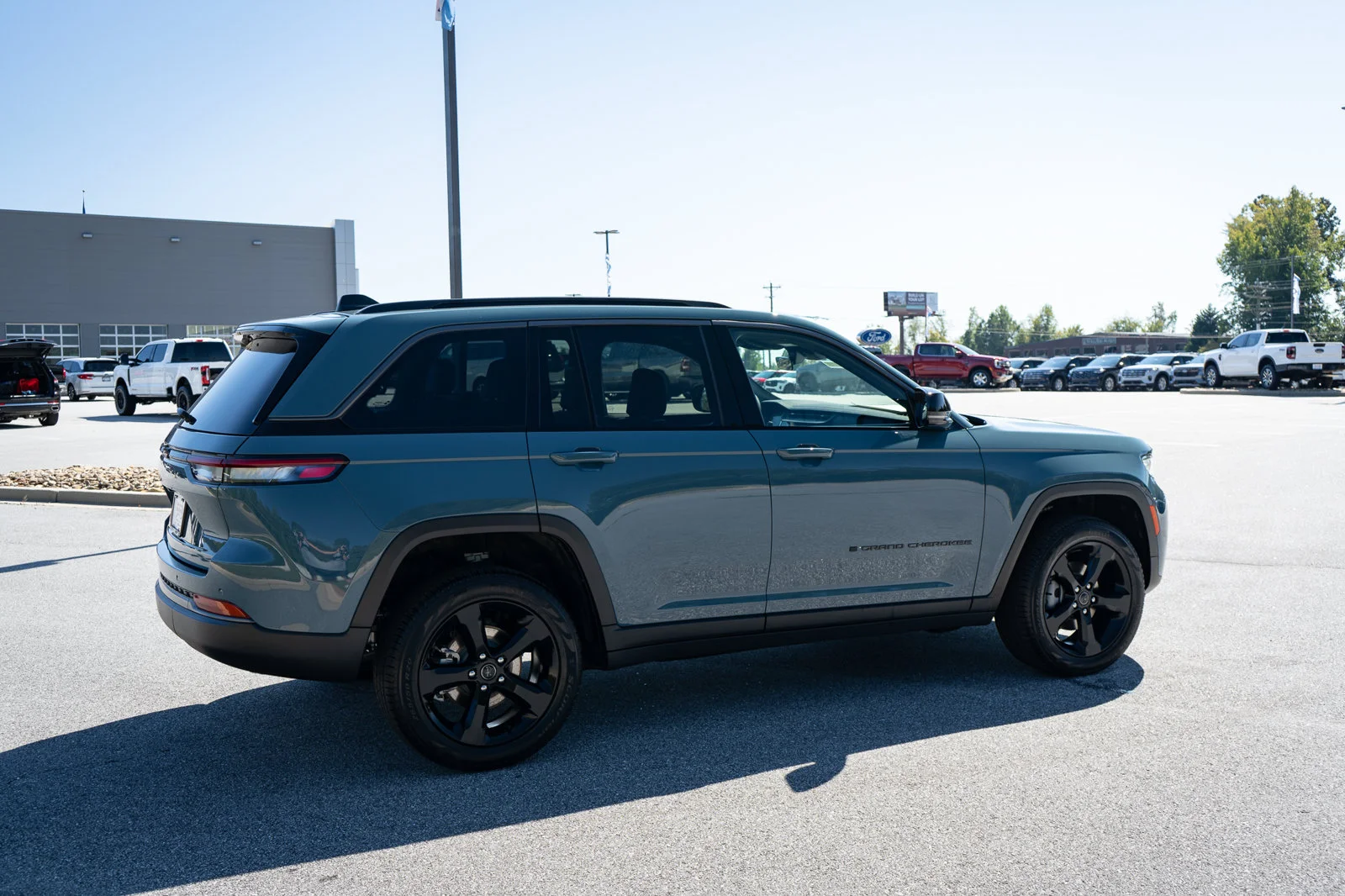 New 2027 Steel Blue Paint Jeep Limited image 10
