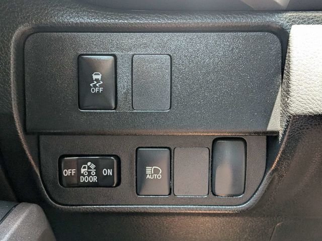 Used 2022 Midnight Black Metallic Toyota SR5 image 29