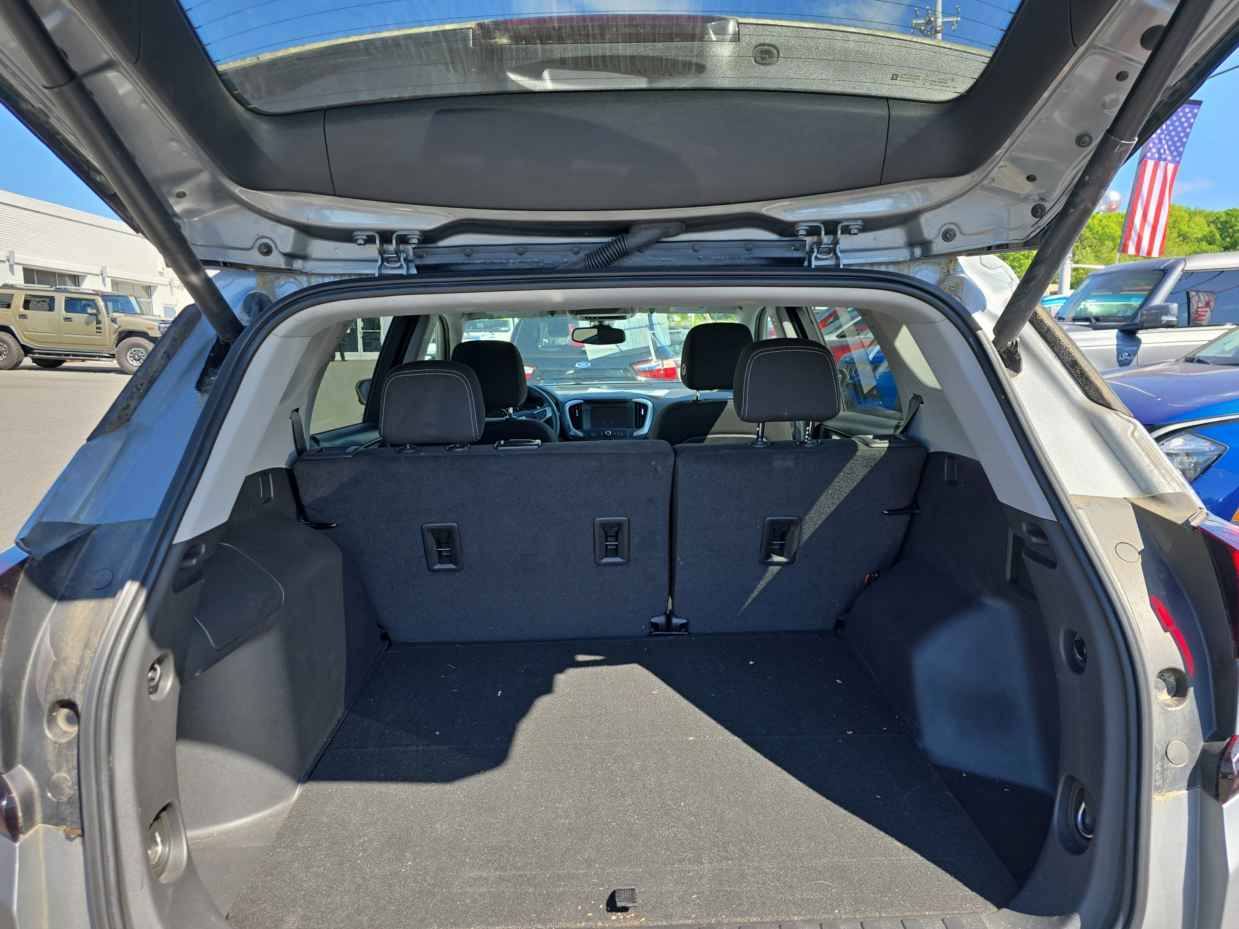 Used 2023 Sterling Metallic GMC SLE image 5