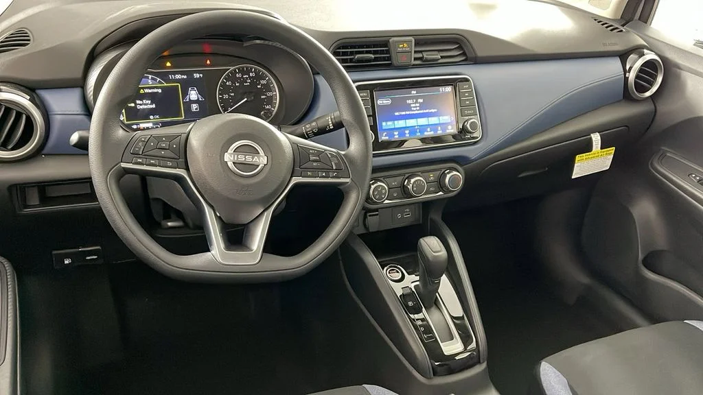 Used 2025 Silver Nissan 1.6 SV image 15
