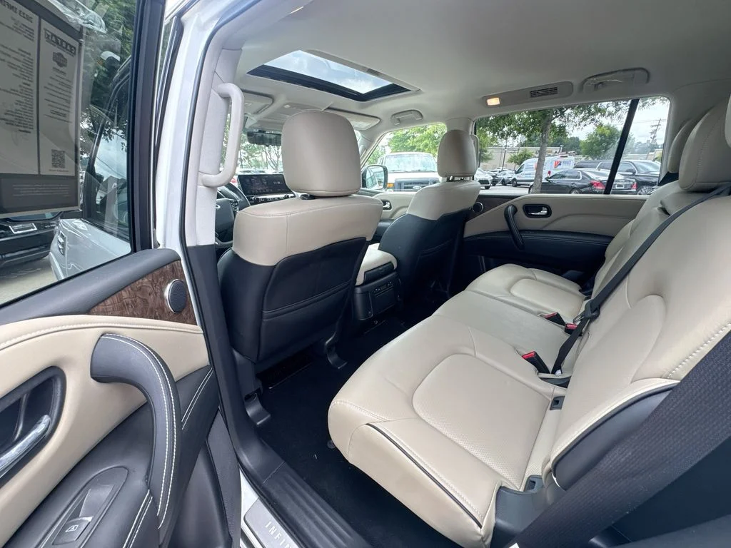 Used 2023 White INFINITI Premium Select image 31