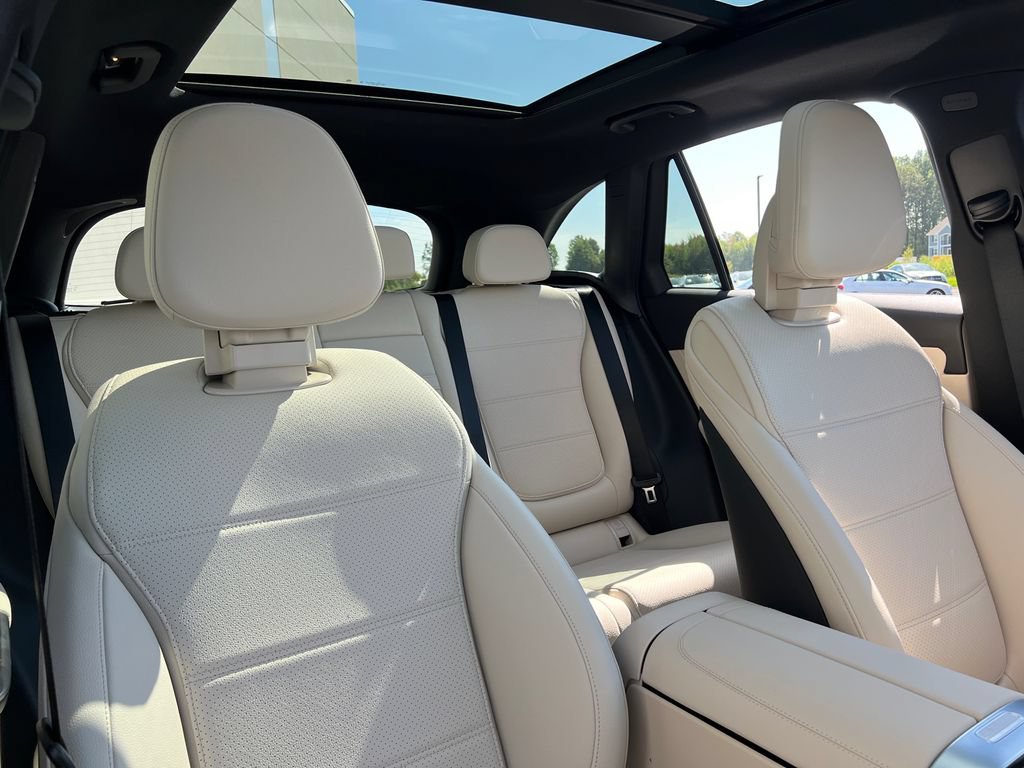 New 2027 Black Mercedes-Benz GLC 300 image 57