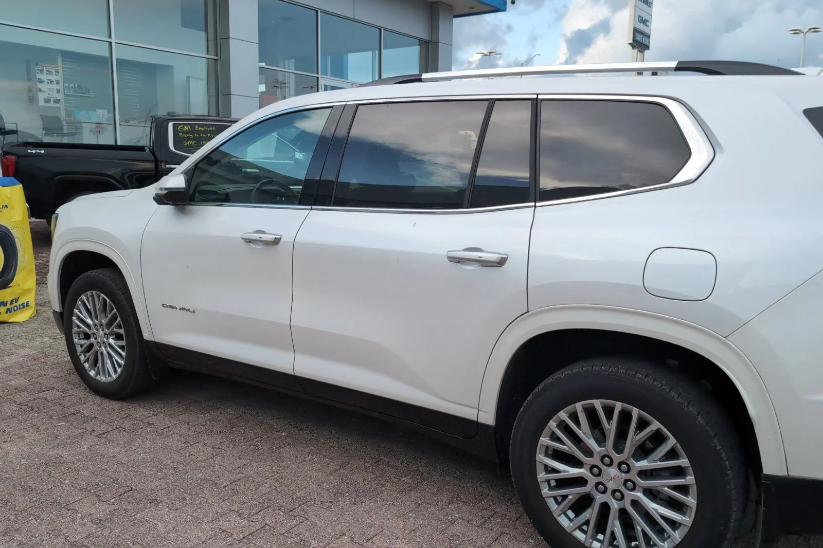 Used 2025 White Frost Tricoat GMC Denali image 8