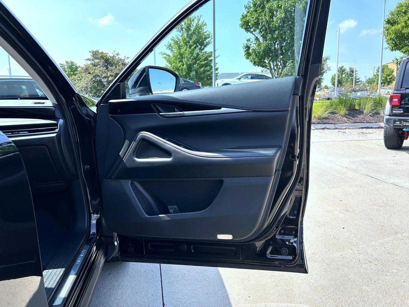 Used 2025 Black INFINITI PURE image 16