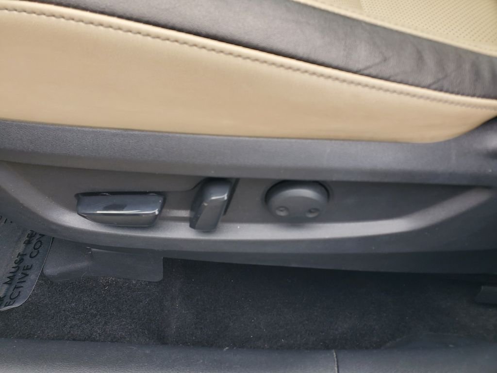 Used 2019 White INFINITI ESSENTIAL image 19