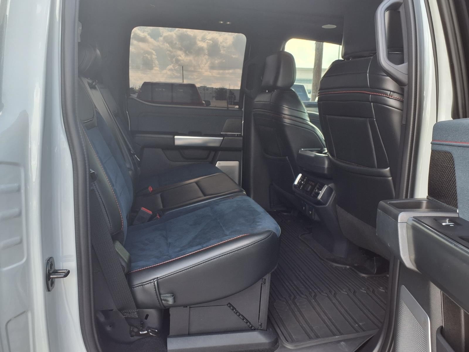 2023 Ford F-150 Raptor - Photo 13