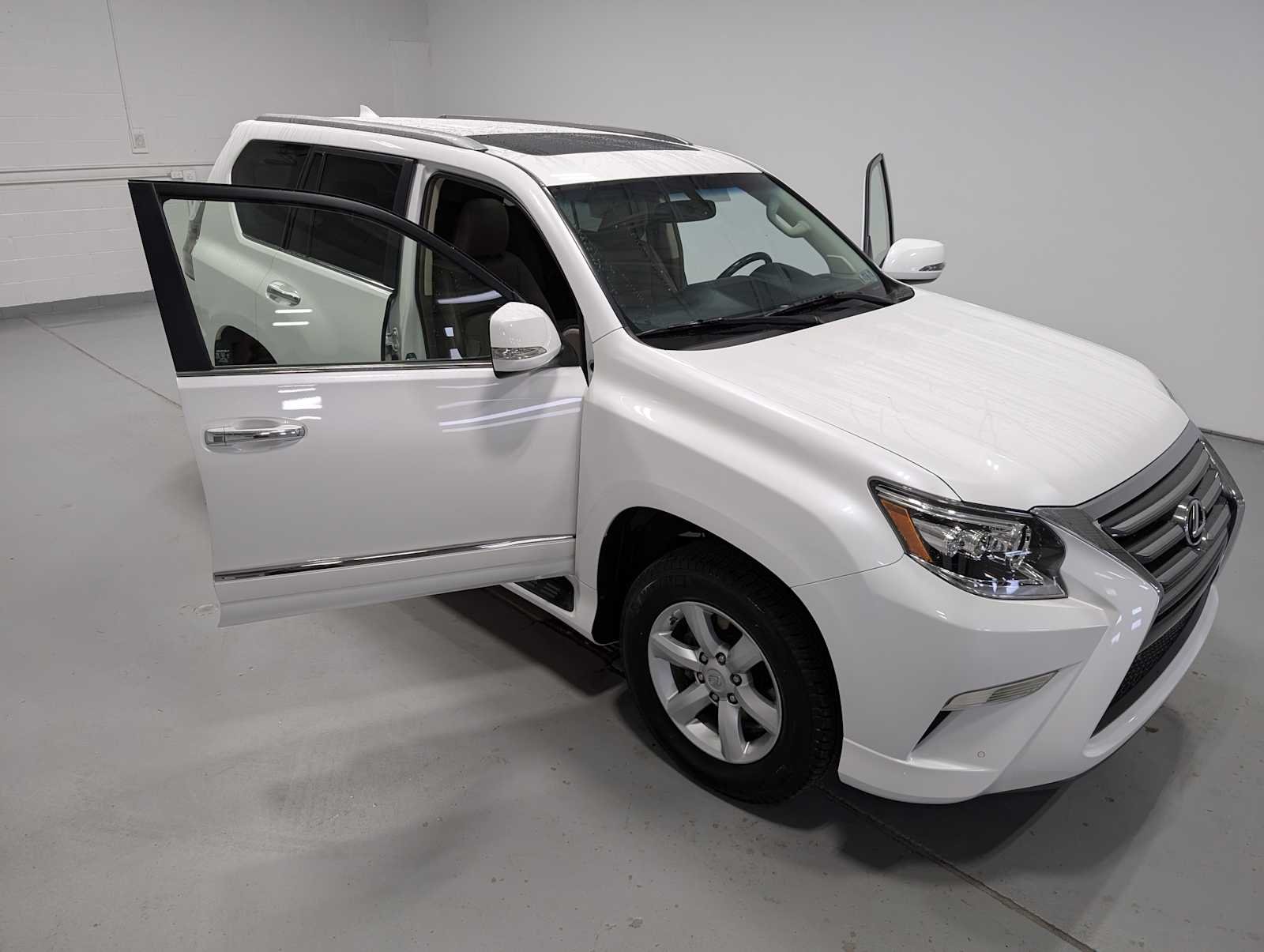 Used 2018 Starfire Pearl Lexus  image 16