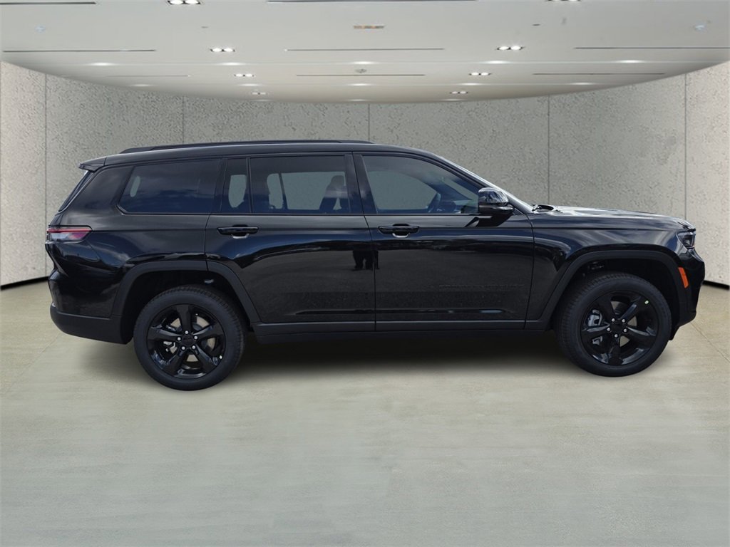 2025 Jeep Grand Cherokee Limited photo 3