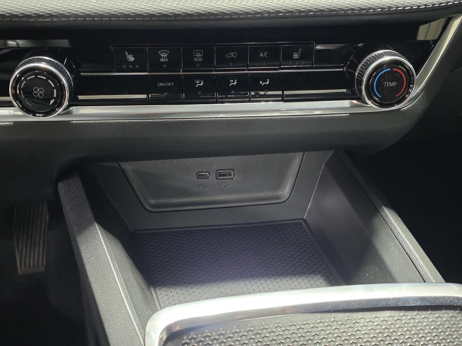 2027 Chevrolet Equinox LT - Photo 28