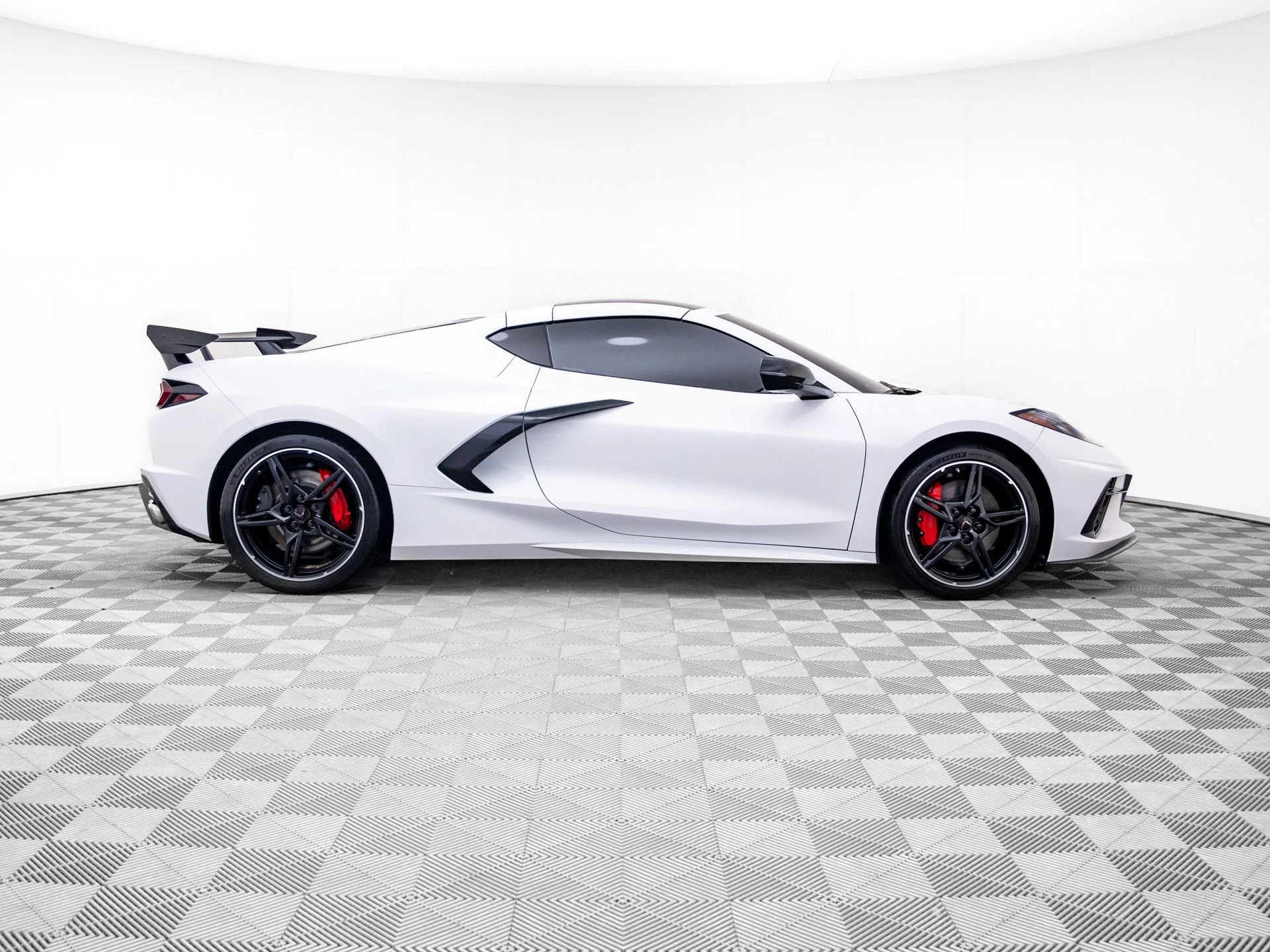 Used 2020 White Chevrolet Stingray image 6
