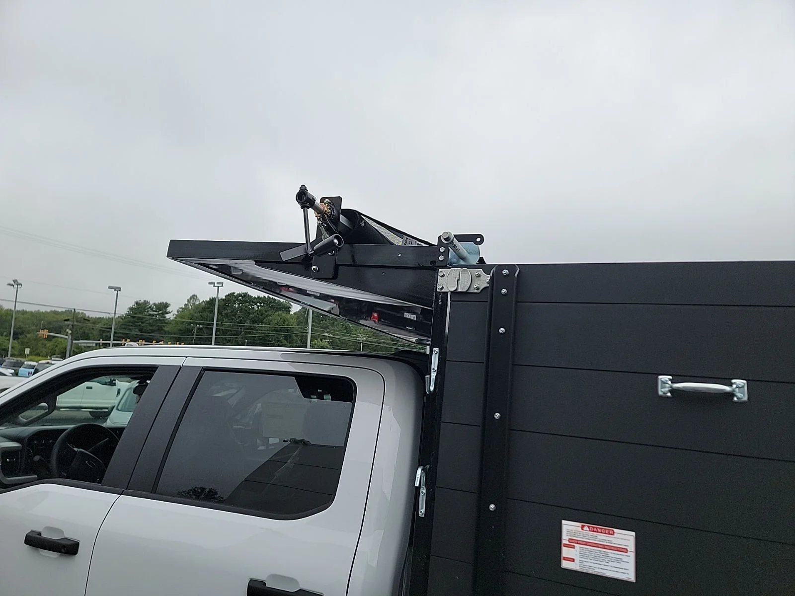 2025 Ford F-550 Super Duty Chassis Cab XL - Photo 11