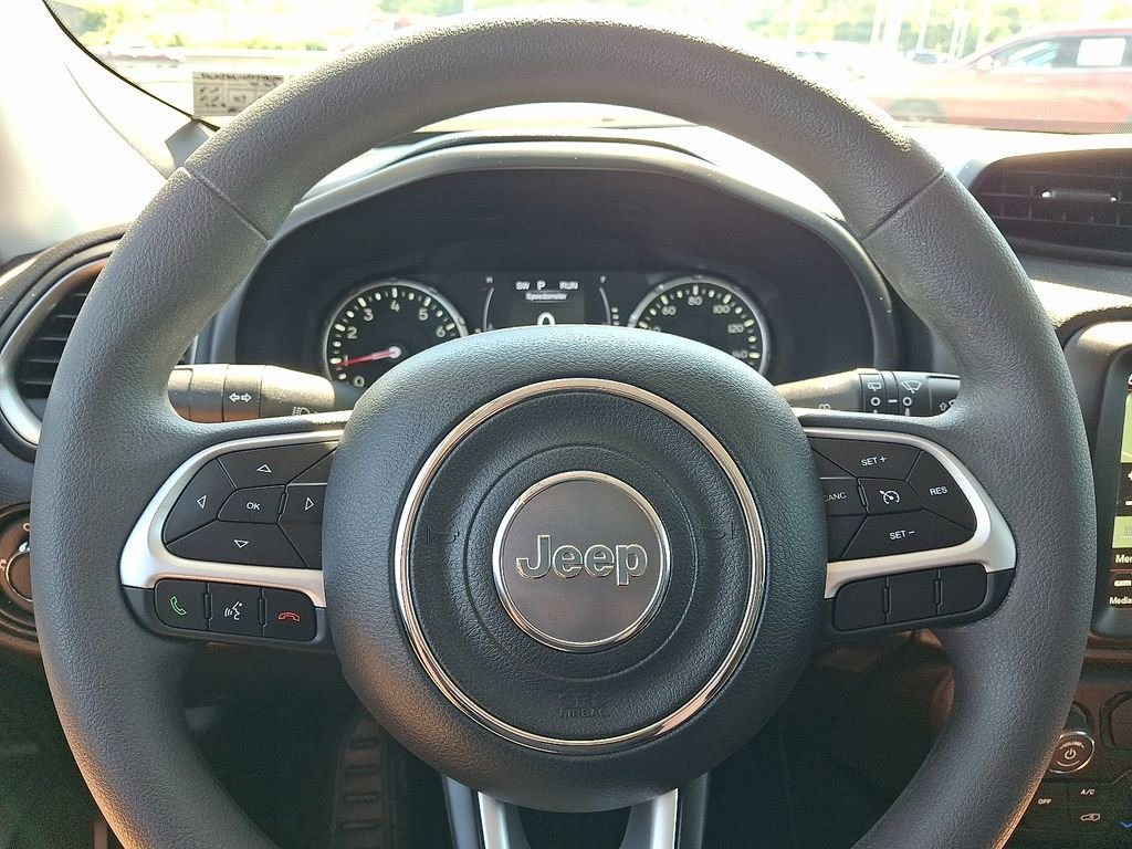 Used 2023 White Jeep Latitude image 20