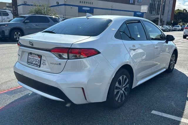 Used 2022 Wind Chill Pearl Toyota LE image 5