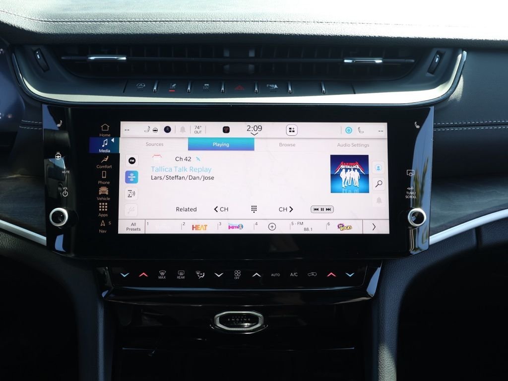 New 2026 Diamond Black Crystal Pearl-Coat Exterior Paint Jeep Limited image 28