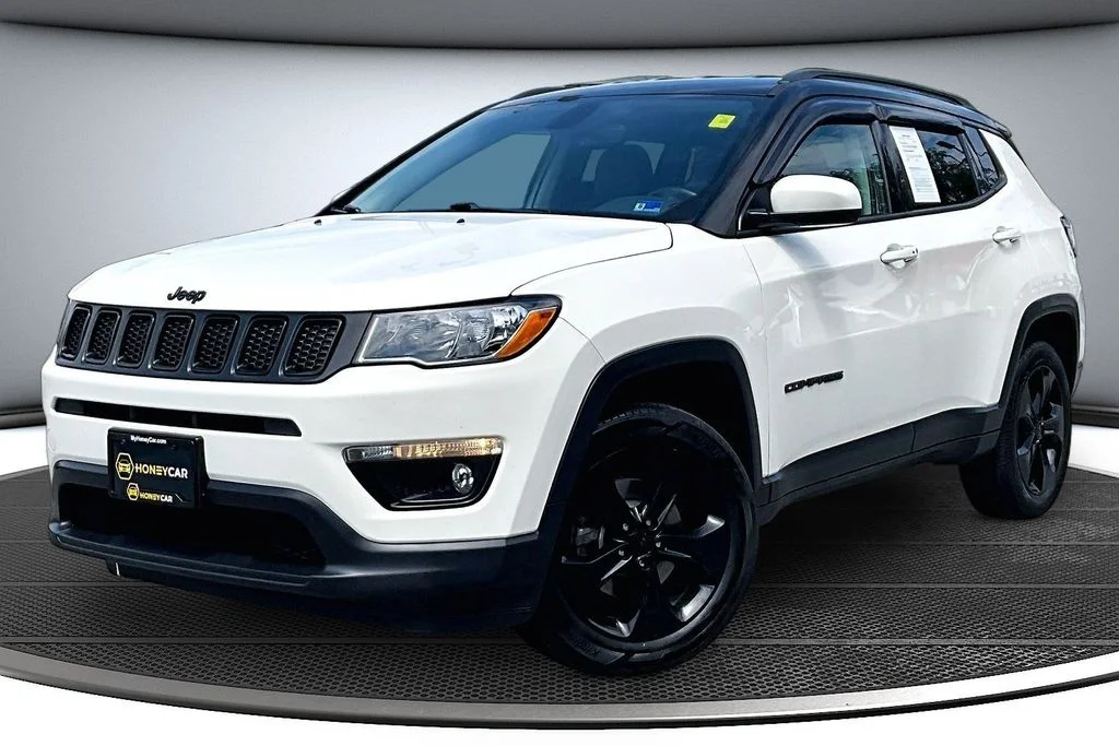 Certified Used 2019 White Jeep Latitude image 3