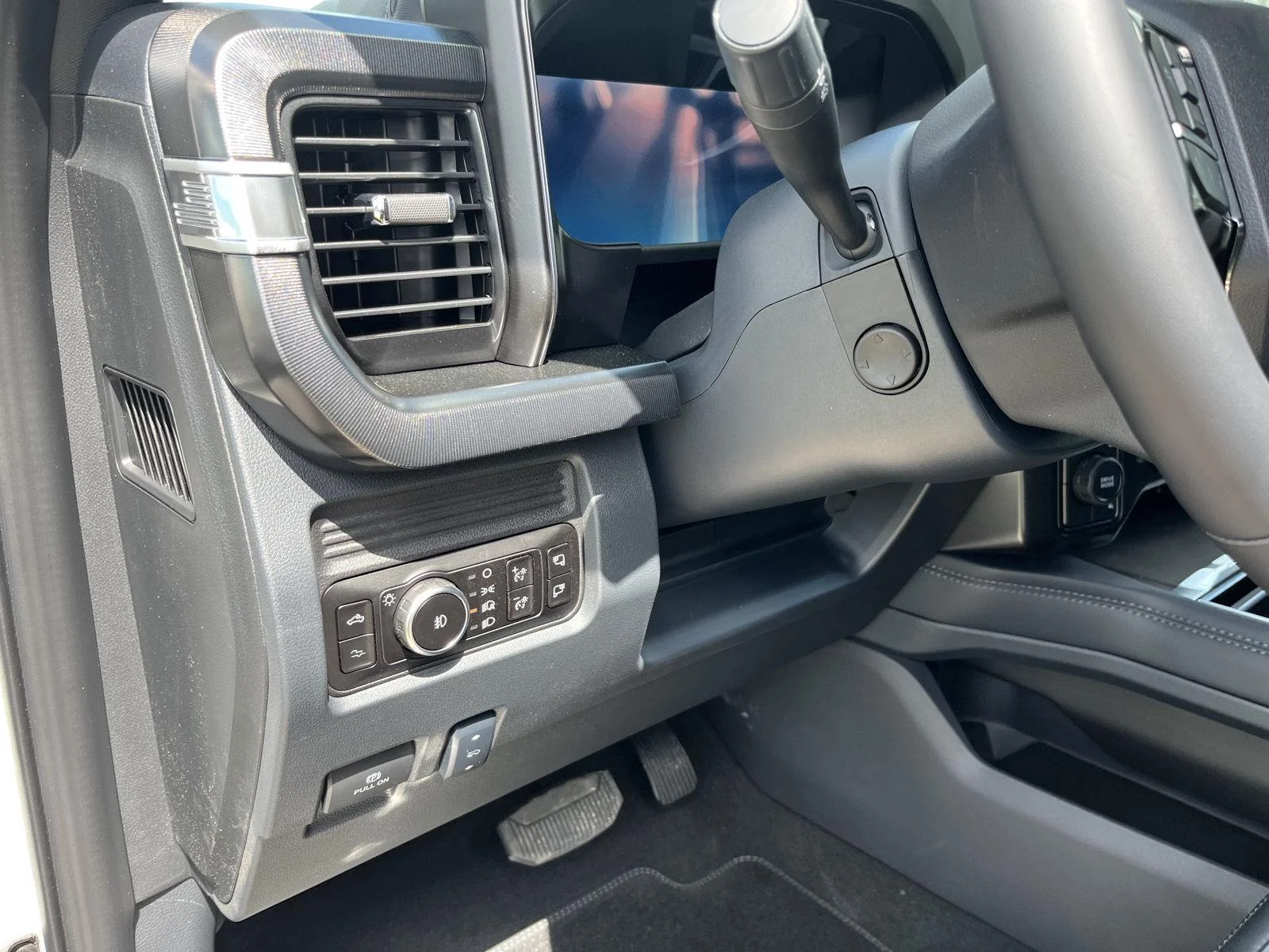 New 2026 Star White Metallic Tri-Coat Ford F-350® Platinum® image 16