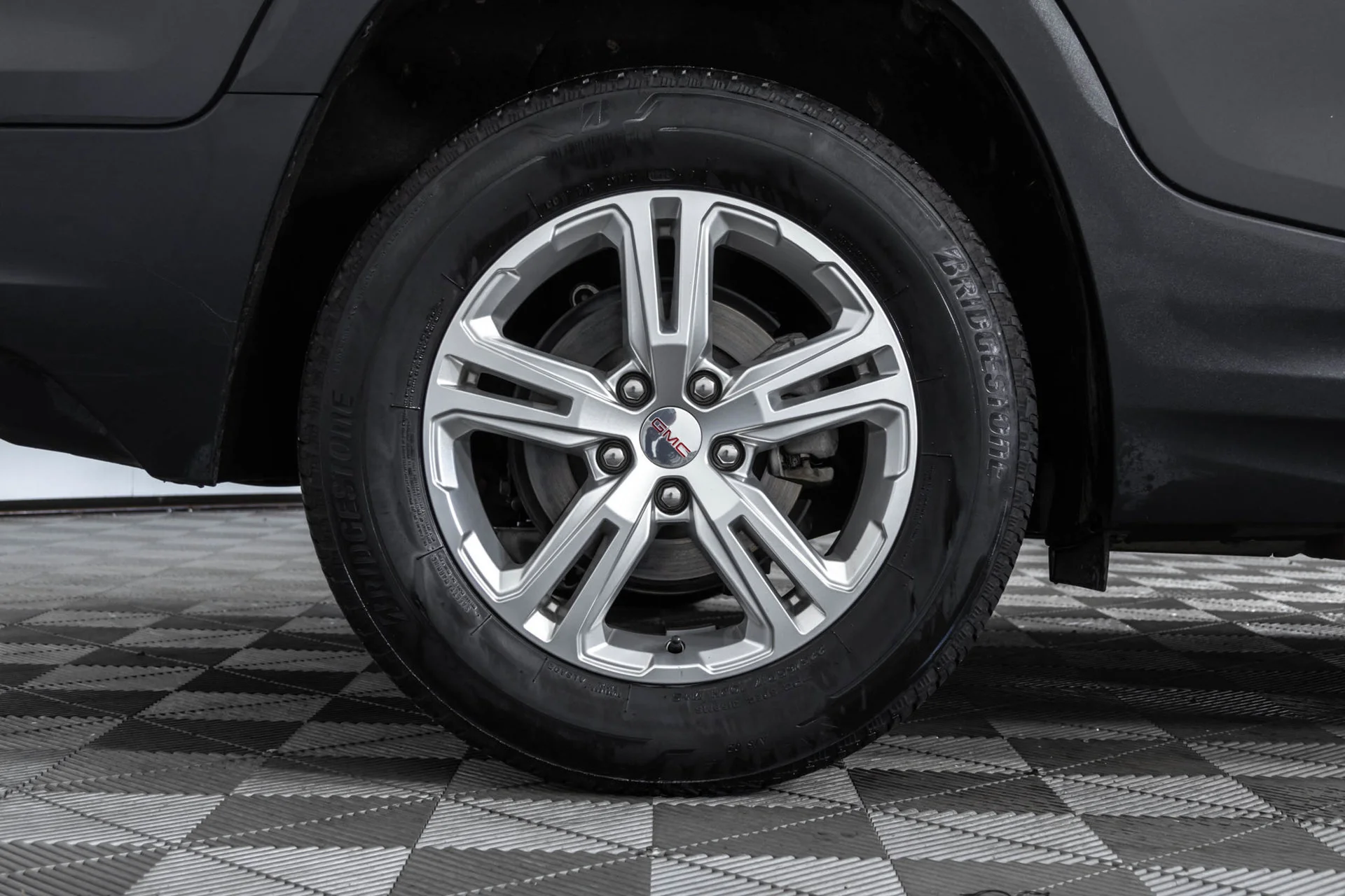 Used 2024 Ebony Twilight Metallic GMC SLE image 43