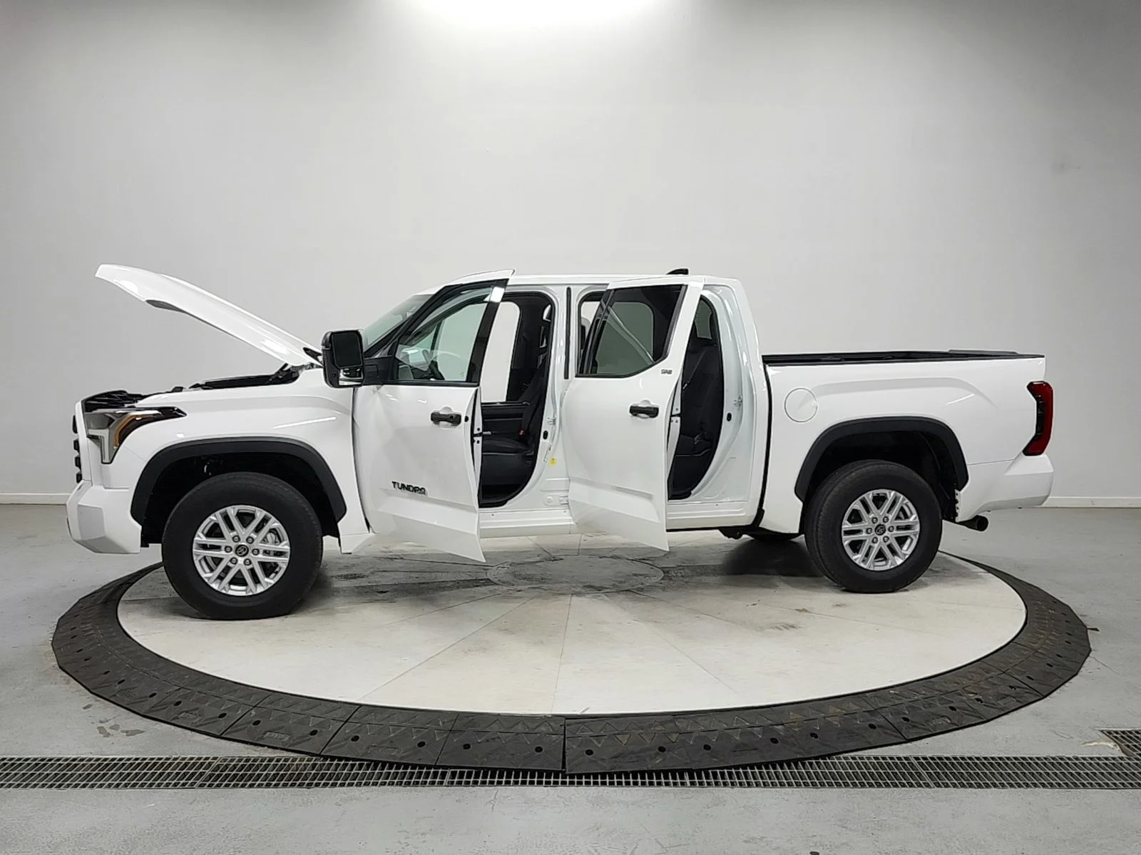 Used 2022 White Toyota SR5 image 12