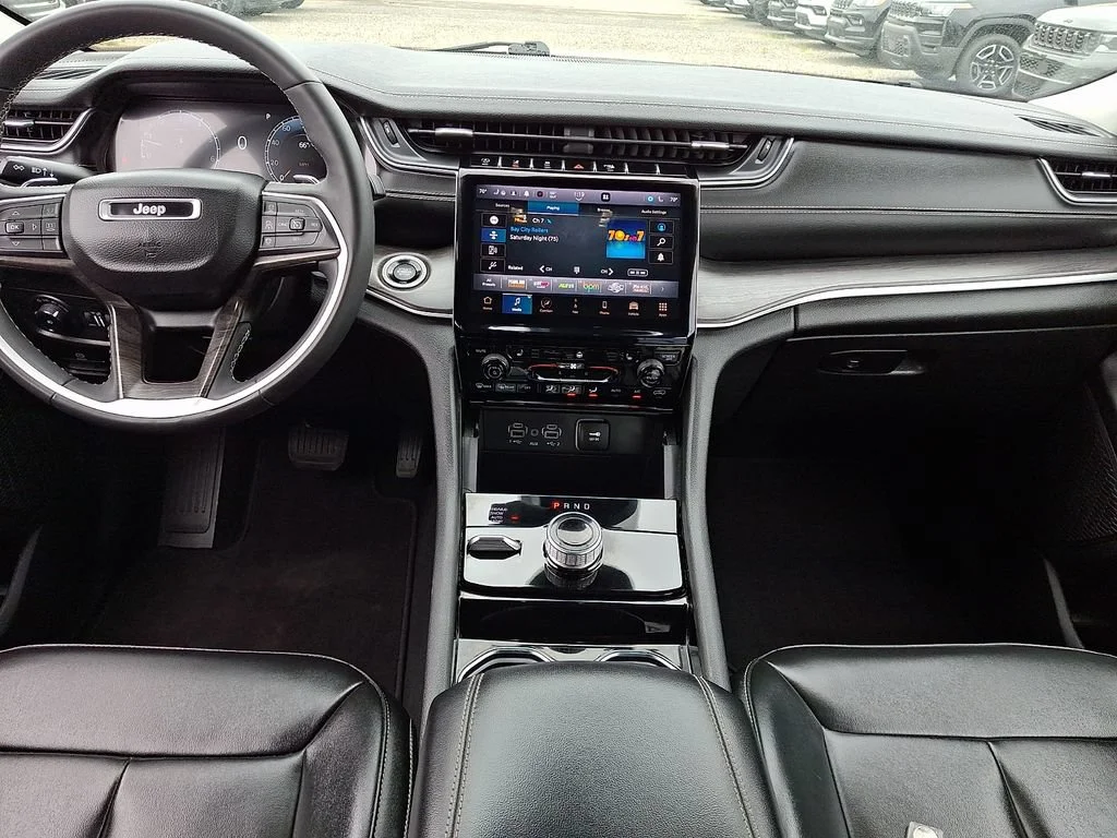 Used 2023 Silver Zynith Jeep Limited image 16