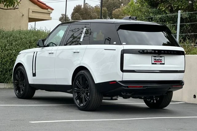 New 2026 Ostuni Pearl White Land Rover SE image 3