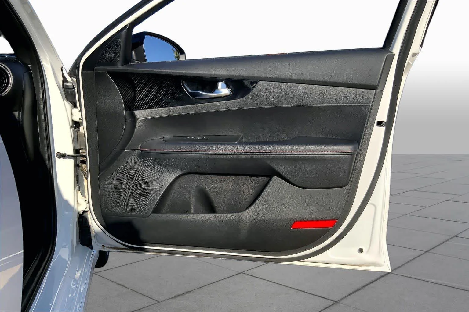 Used 2022 Snow White Pearl Kia GT image 21