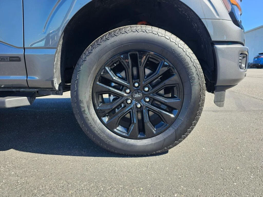 New 2026 Carbonized Gray Metallic Ford XLT image 9