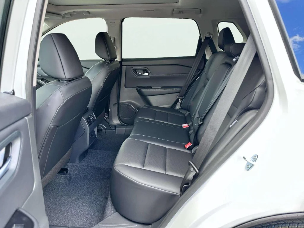 New 2026 Everest White Pearl Tricoat Nissan Dark Armor image 14