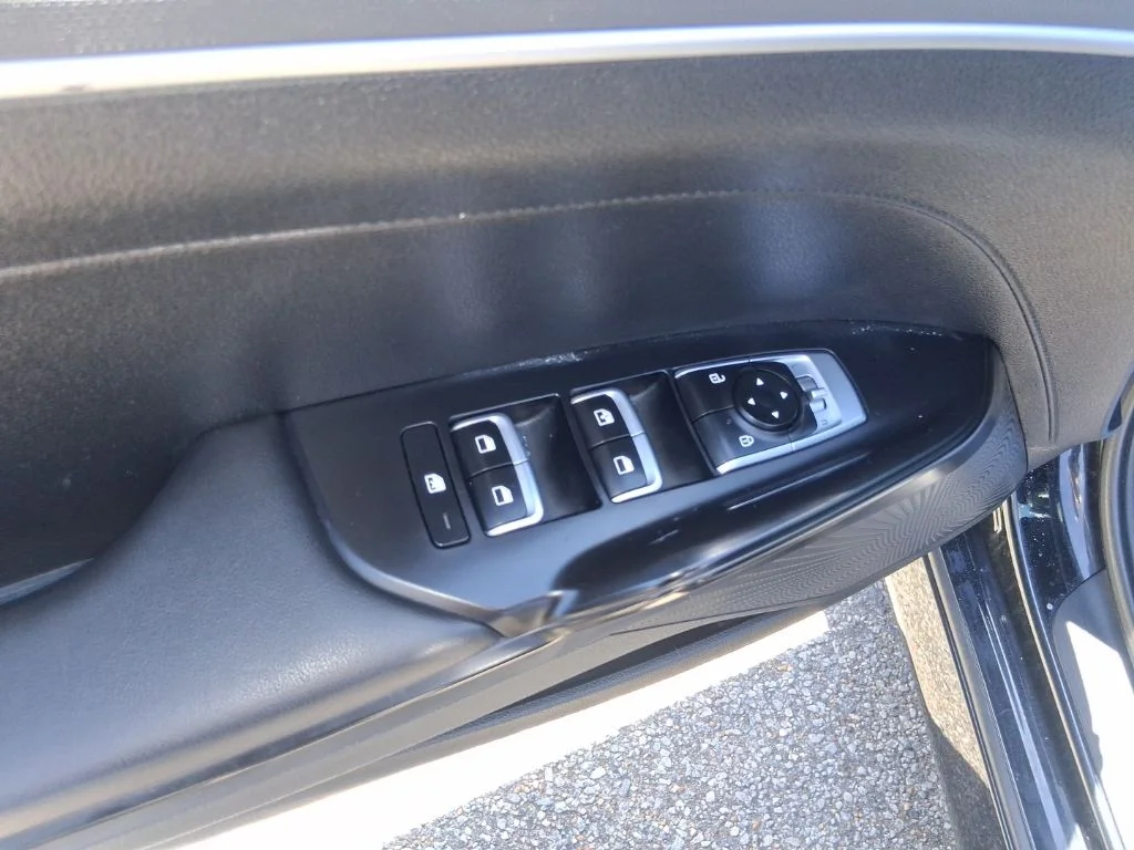 Used 2023 Black Kia GT-Line image 9