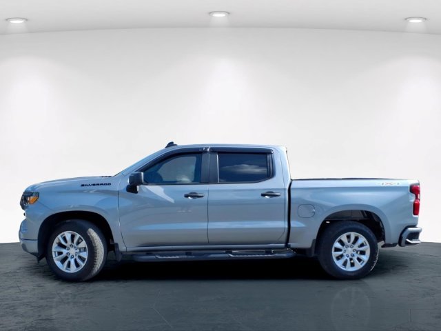 Used 2023 Gray Chevrolet Custom image 14