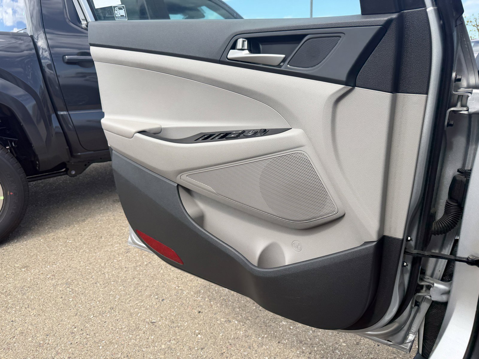 Used 2018 Molten Silver Hyundai SEL image 19
