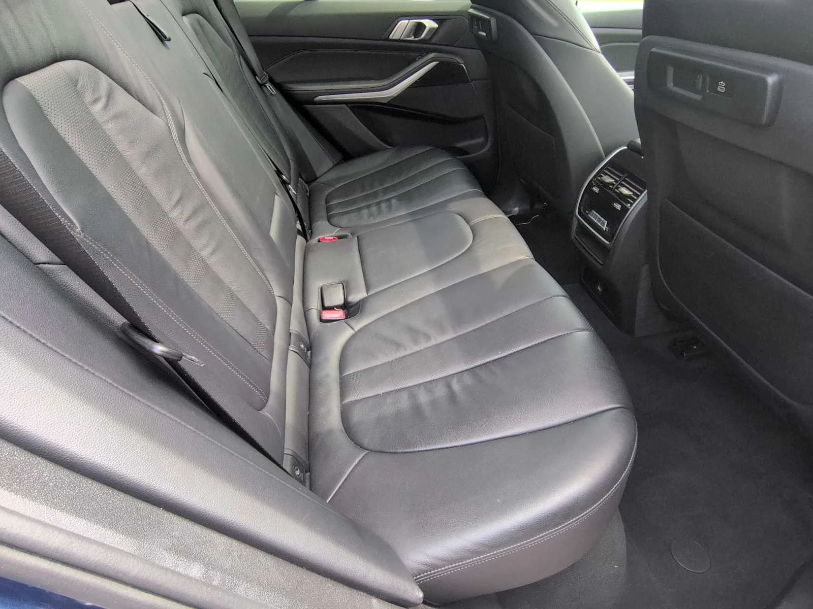 Used 2019 Phytonic Blue Metallic BMW xDrive40i image 21