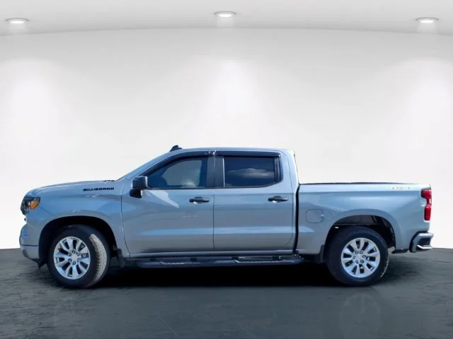 Used 2023 Gray Chevrolet Custom image 14