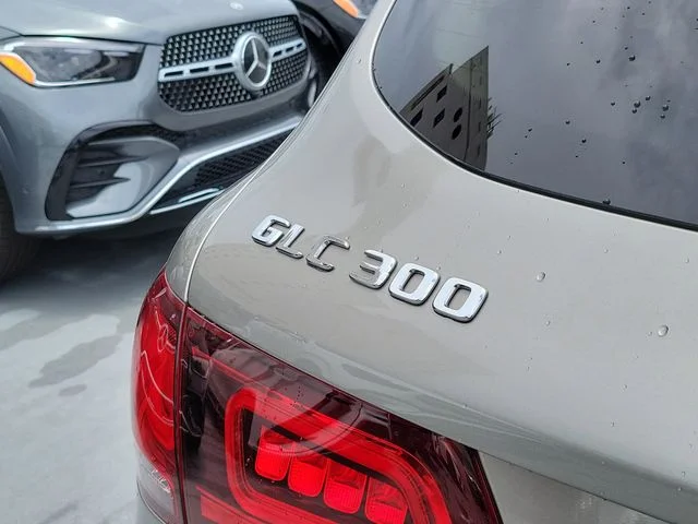 Used 2022 Silver Mercedes-Benz GLC 300 image 8