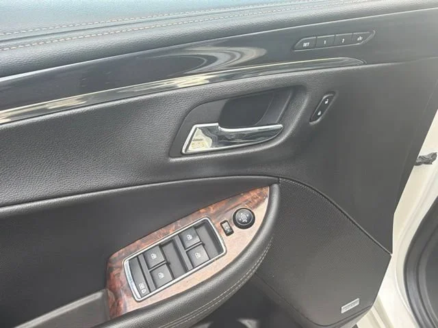 Used 2014 White Diamond Tricoat Chevrolet LTZ image 18