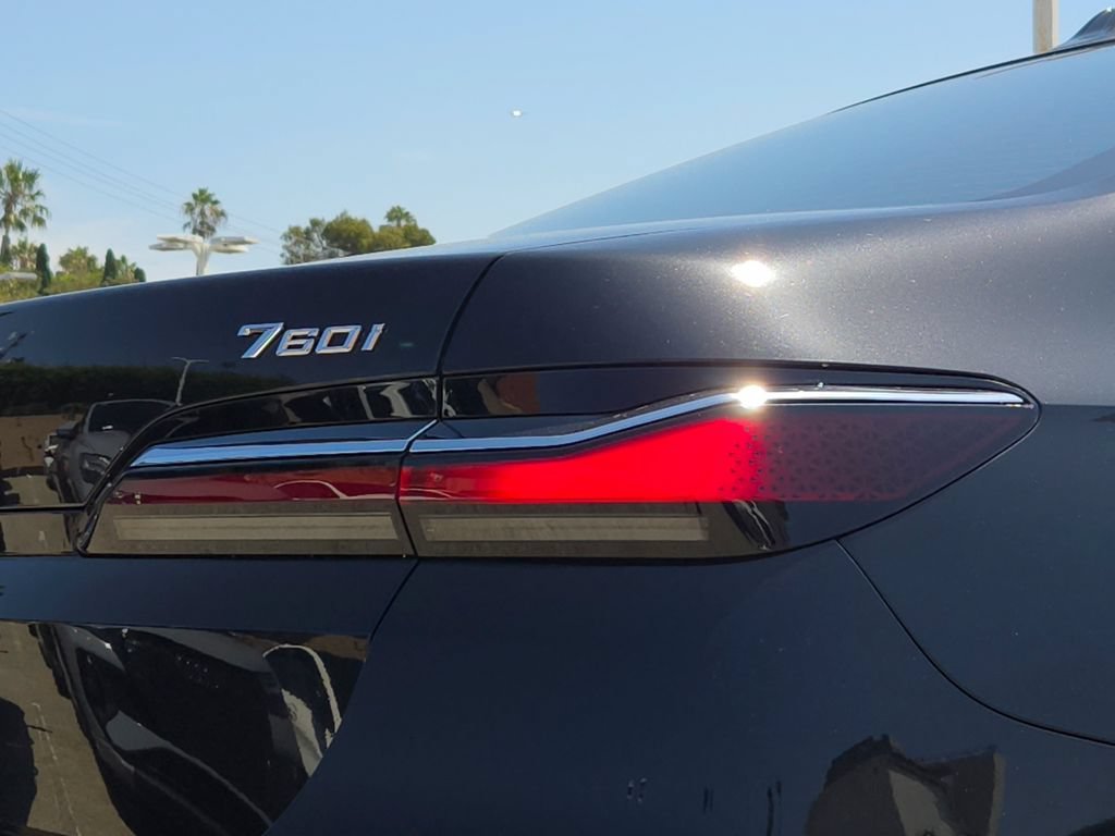 Used 2024 Black Sapphire Metallic BMW 760i xDrive image 4