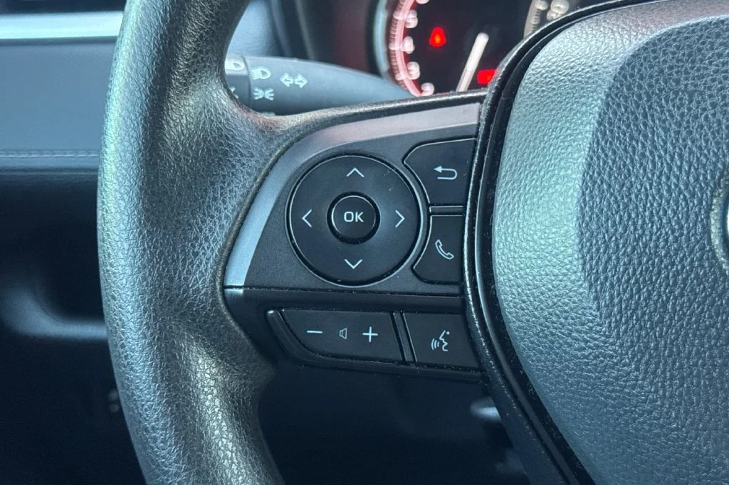 Used 2023 Ice Toyota XLE image 28