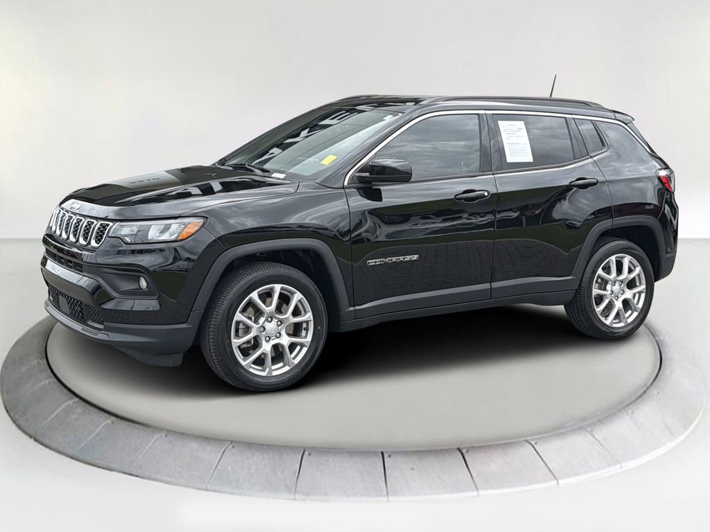 Used 2024 Black Jeep Latitude Lux FWD image 1