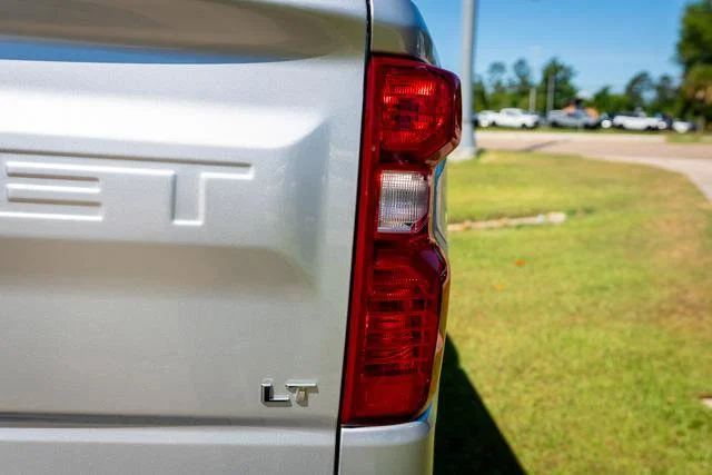 Used 2022 Silver Ice Metallic Chevrolet LT image 17