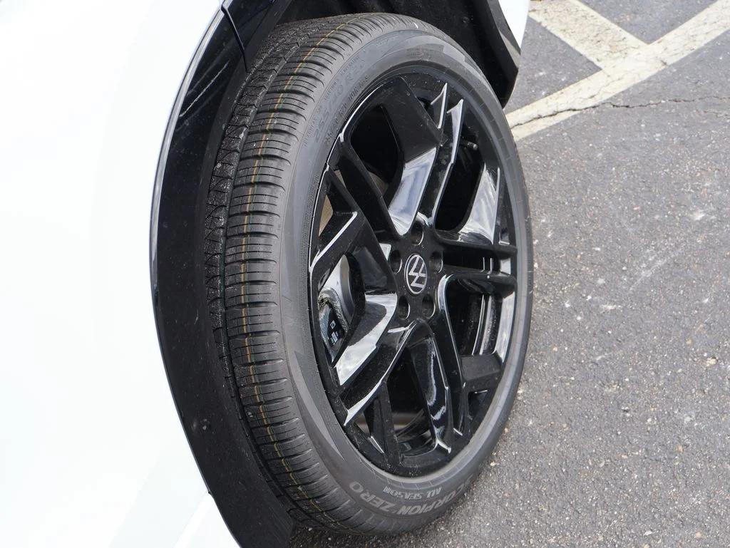 New 2026 White Volkswagen 2.0T SE R-Line Black image 38