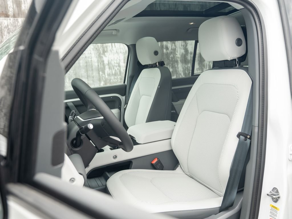 New 2026 Fuji White Land Rover S image 19