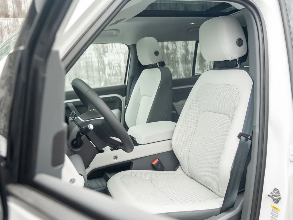 New 2026 White Land Rover S image 19
