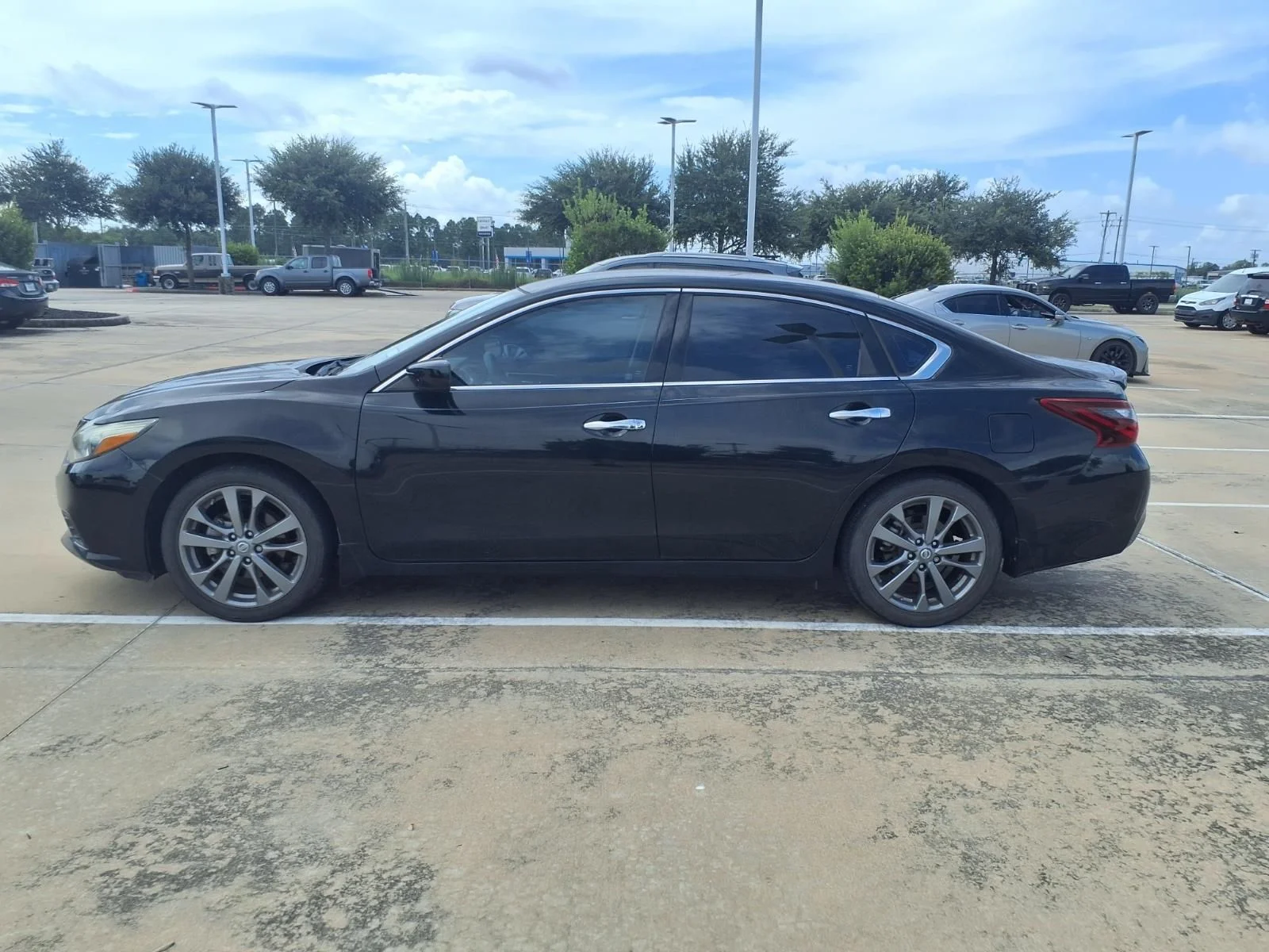 Used 2018 Black Nissan 2.5 SR image 10