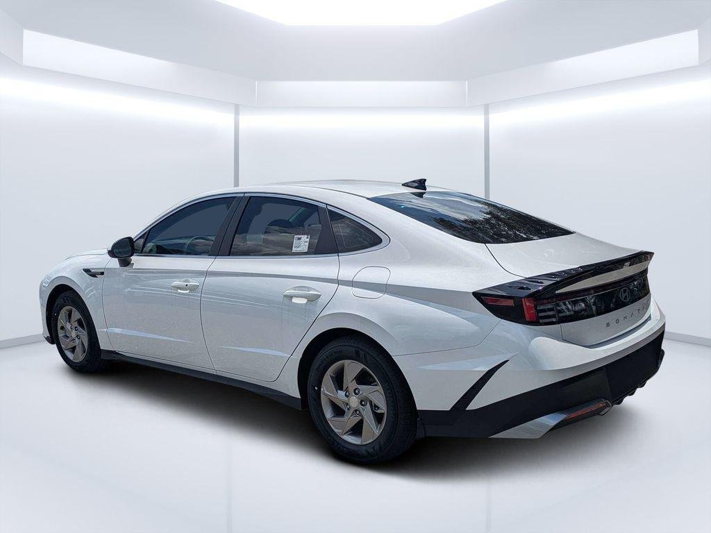 New 2026 White Hyundai SE image 5