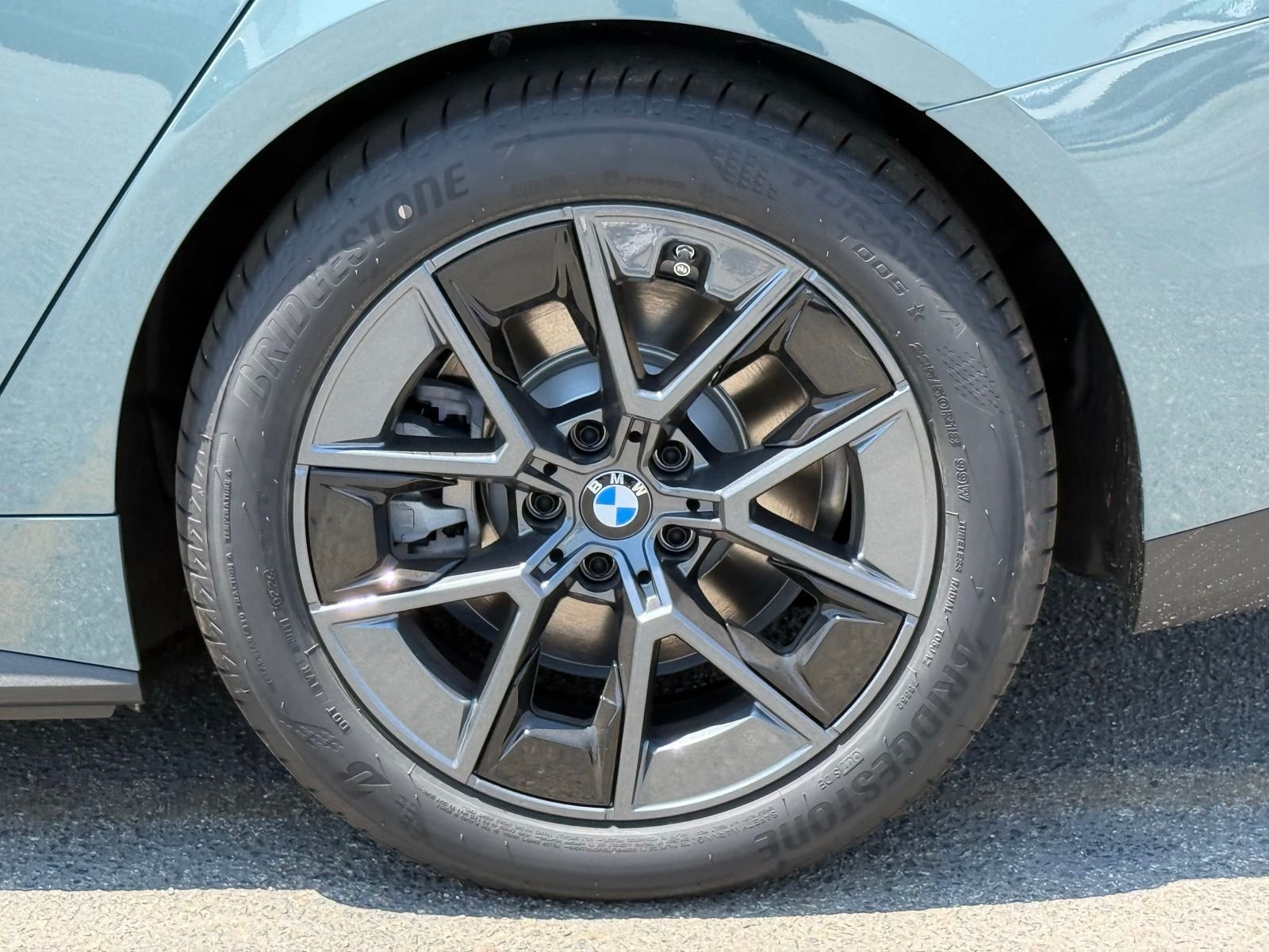 New 2026 Cape York Green Metallic BMW eDrive40 image 18