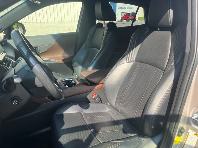 Used 2021 Silver Toyota XLE image 12